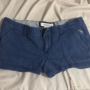 2010s vintage Abercrombie navy blue shorts women’s (cute stretch)